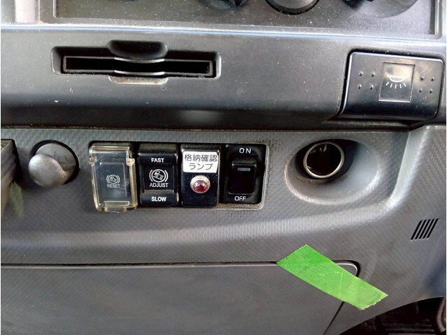 いすゞフォワード冷凍車（冷蔵車）中型（4t）[写真28]