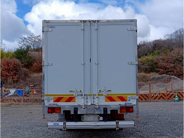 いすゞフォワード冷凍車（冷蔵車）中型（4t）[写真07]