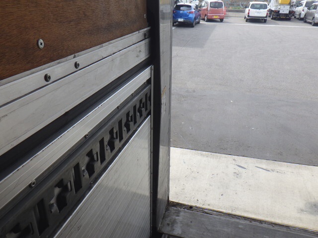 日野プロフィアアルミウイング大型（10t）[写真33]