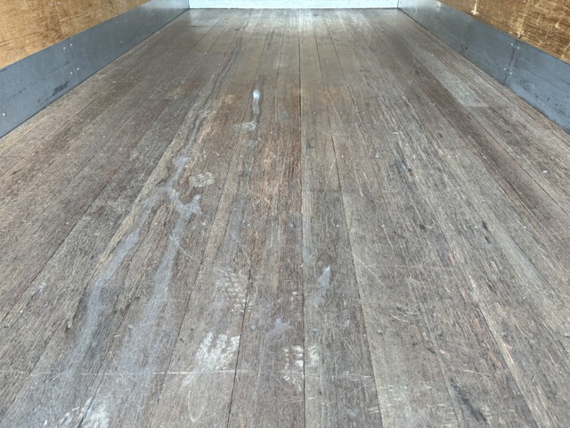 三菱ふそうキャンターアルミバン小型（2t・3t）[写真19]