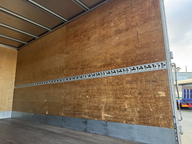 三菱ふそうキャンターアルミバン小型（2t・3t）[写真22]