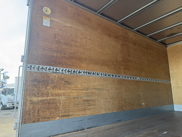 三菱ふそうキャンターアルミバン小型（2t・3t）[写真23]