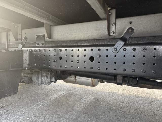 三菱ふそうキャンターアルミバン小型（2t・3t）[写真30]