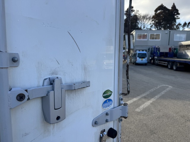 三菱ふそうキャンターアルミバン小型（2t・3t）[写真38]