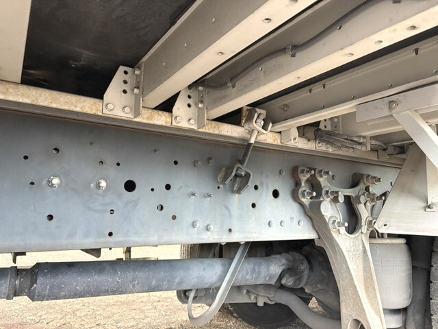 UDトラックスクオンアルミウイング大型（10t）[写真18]