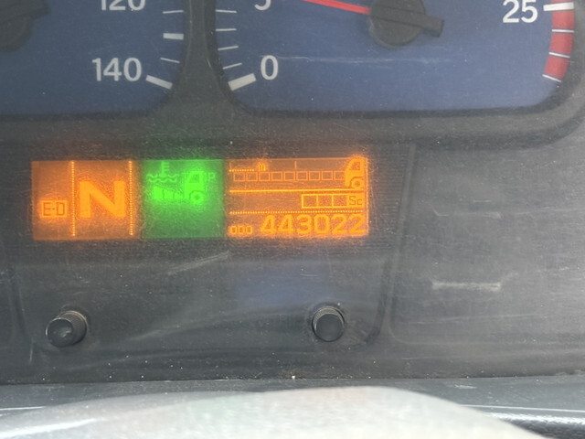 UDトラックスクオンアルミウイング大型（10t）[写真26]