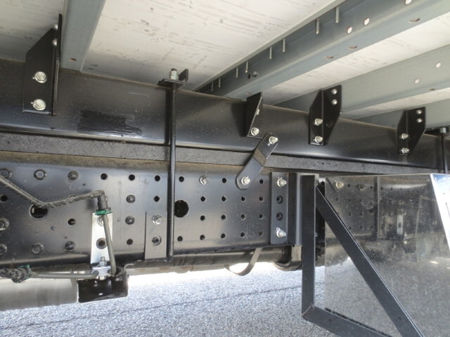 三菱ふそうキャンターアルミウイング小型（2t・3t）[写真12]