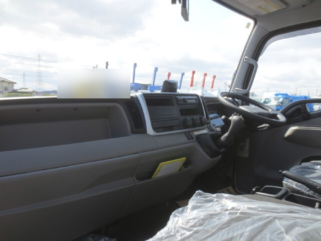 三菱ふそうキャンターアルミウイング小型（2t・3t）[写真14]