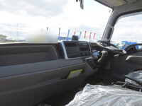 三菱ふそうキャンターアルミウイング小型（2t・3t）[写真15]