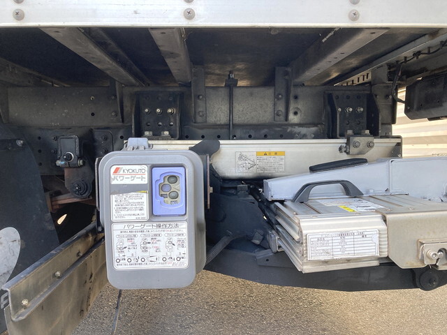 三菱ふそうキャンターアルミバン小型（2t・3t）[写真11]