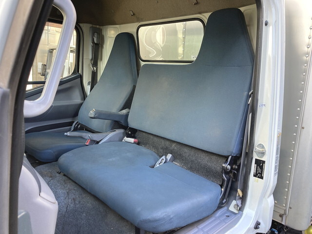 三菱ふそうキャンターアルミバン小型（2t・3t）[写真17]