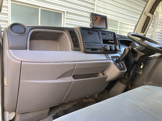 三菱ふそうキャンターアルミバン小型（2t・3t）[写真19]