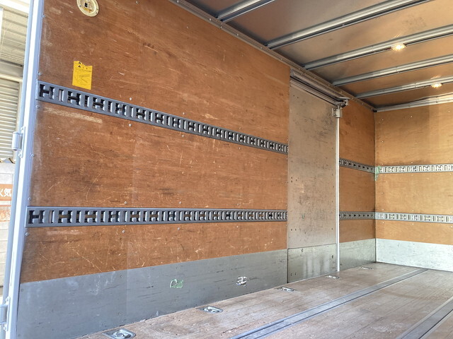 三菱ふそうキャンターアルミバン小型（2t・3t）[写真21]