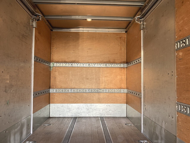 三菱ふそうキャンターアルミバン小型（2t・3t）[写真25]