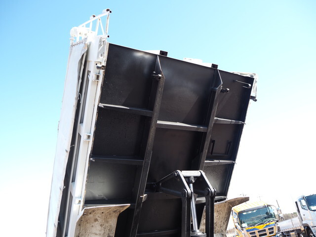 UDトラックスコンドル深ダンプ（土砂禁ダンプ）中型（4t）[写真13]