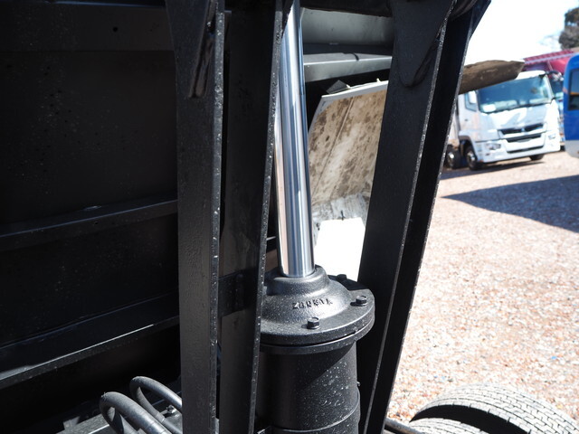 UDトラックスコンドル深ダンプ（土砂禁ダンプ）中型（4t）[写真20]