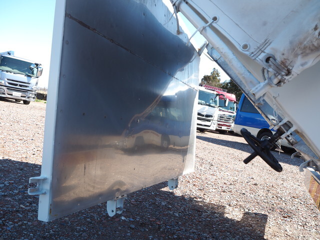 UDトラックスコンドル深ダンプ（土砂禁ダンプ）中型（4t）[写真21]