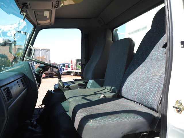 UDトラックスコンドル深ダンプ（土砂禁ダンプ）中型（4t）[写真34]