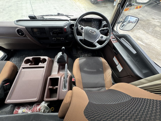 日野レンジャー冷凍車（冷蔵車）中型（4t）[写真24]