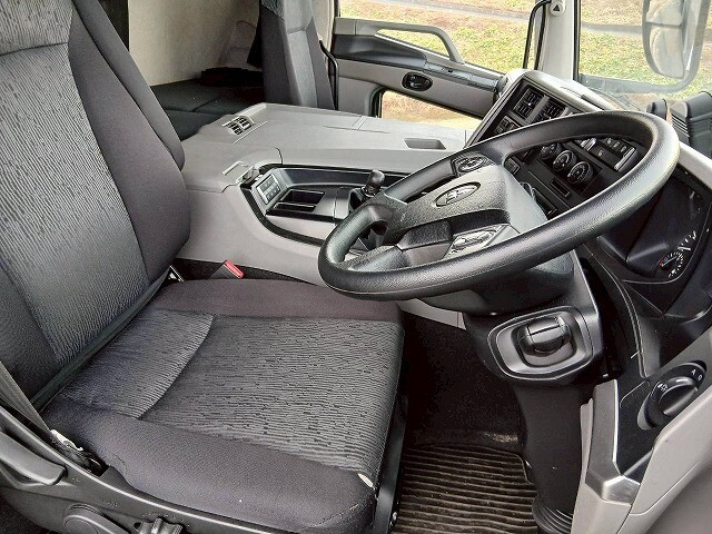 三菱ふそうスーパーグレート冷凍車（冷蔵車）大型（10t）[写真16]