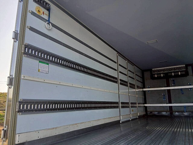 日野レンジャー冷凍車（冷蔵車）中型（4t）[写真12]