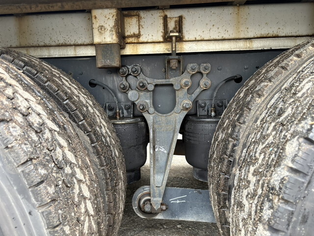 UDトラックスクオンアルミブロック大型（10t）[写真15]