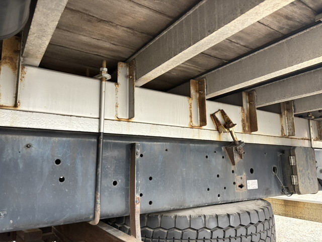 UDトラックスクオンアルミブロック大型（10t）[写真16]