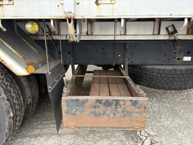 UDトラックスクオンアルミブロック大型（10t）[写真17]