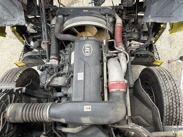 UDトラックスクオンアルミブロック大型（10t）[写真28]