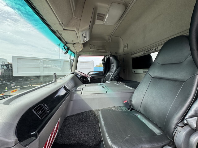 三菱ふそうスーパーグレート平ボディ大型（10t）[写真19]