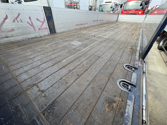 三菱ふそうスーパーグレート平ボディ大型（10t）[写真23]