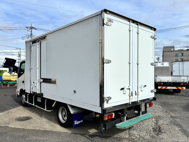 日野デュトロ冷凍車（冷蔵車）小型（2t・3t）[写真02]