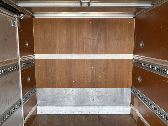 三菱ふそうキャンターアルミバン小型（2t・3t）[写真10]