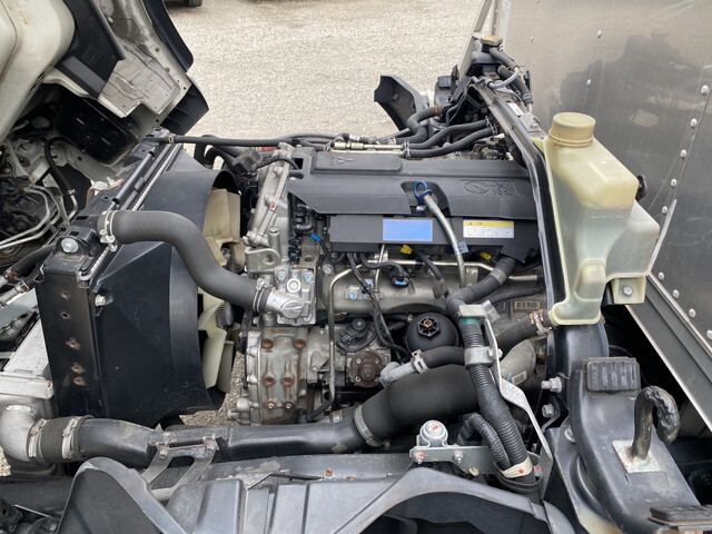 三菱ふそうキャンターアルミバン小型（2t・3t）[写真25]