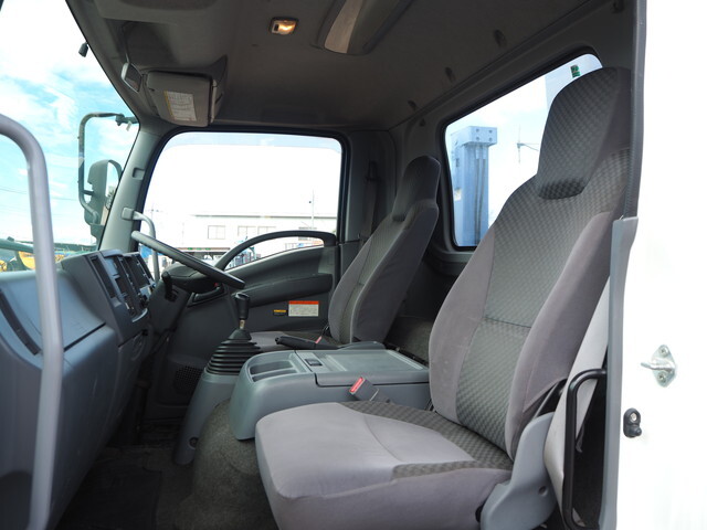 いすゞフォワードセルフクレーン4段増トン（6t・8t）[写真32]