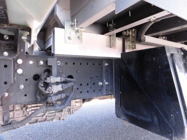 いすゞフォワードアルミウイング中型（4t）[写真12]