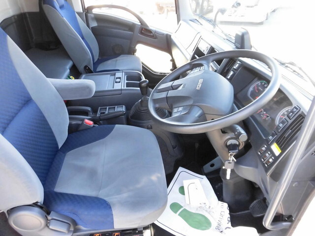 いすゞフォワードアルミウイング中型（4t）[写真14]