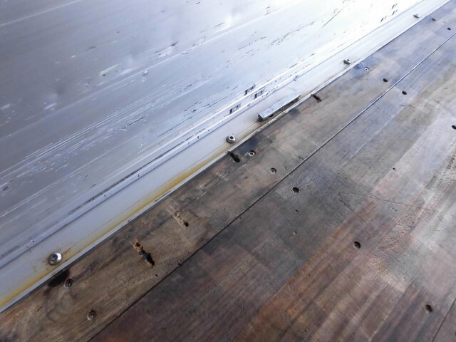 いすゞフォワードアルミウイング中型（4t）[写真26]