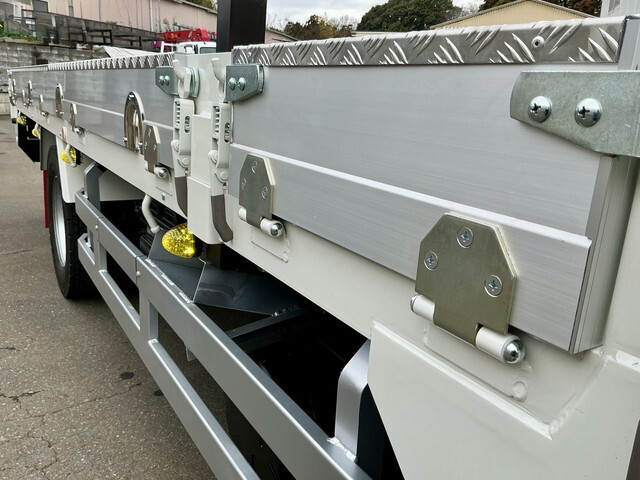 三菱ふそうファイターセルフクレーン4段増トン（6t・8t）[写真23]