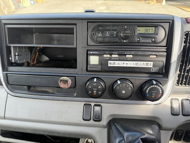 UDトラックスカゼットクレーン3段小型（2t・3t）[写真33]