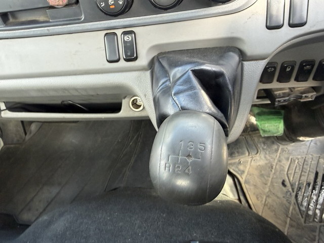 UDトラックスカゼットクレーン3段小型（2t・3t）[写真34]