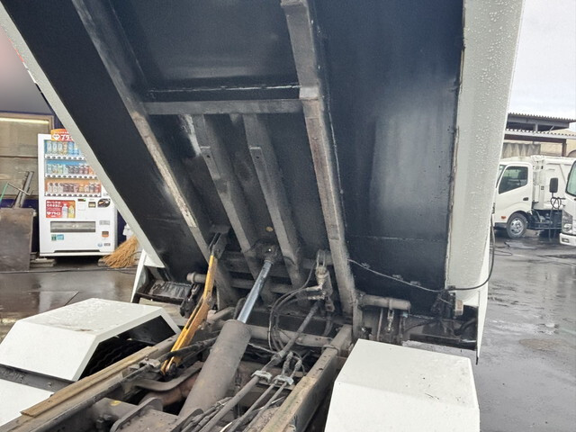 三菱ふそうキャンターパッカー車（塵芥車）小型（2t・3t）[写真23]