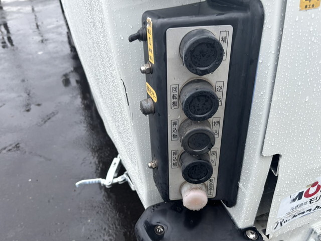 三菱ふそうキャンターパッカー車（塵芥車）小型（2t・3t）[写真09]