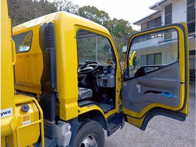 三菱ふそうキャンターパッカー車（塵芥車）小型（2t・3t）[写真06]