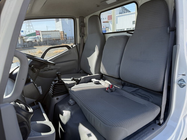 日野デュトロ平ボディ小型（2t・3t）[写真32]