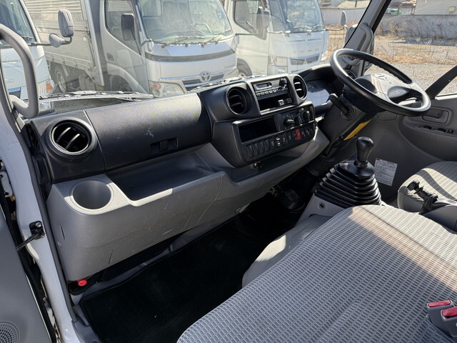 日野デュトロ平ボディ小型（2t・3t）[写真33]