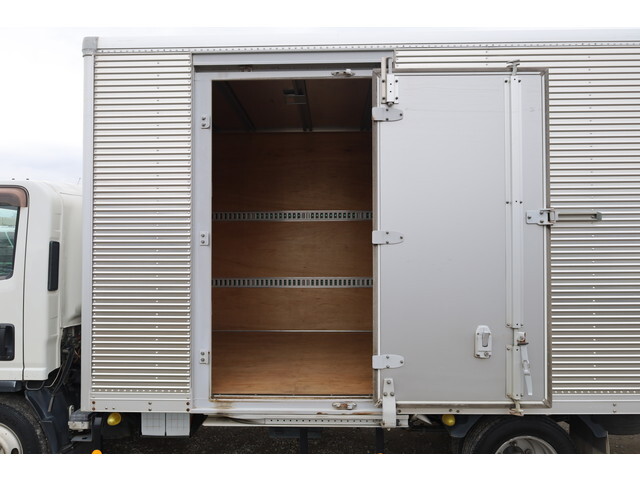 いすゞエルフアルミバン小型（2t・3t）[写真10]