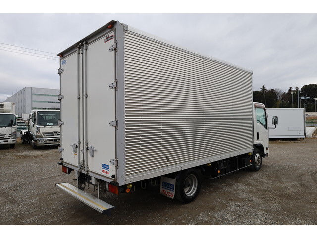 いすゞエルフアルミバン小型（2t・3t）[写真03]