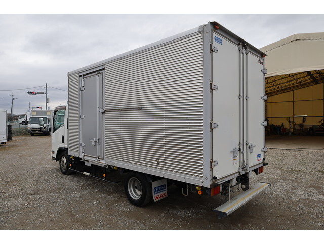 いすゞエルフアルミバン小型（2t・3t）[写真04]