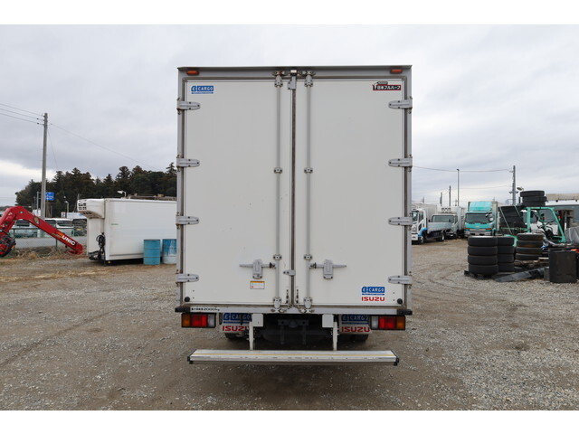 いすゞエルフアルミバン小型（2t・3t）[写真07]